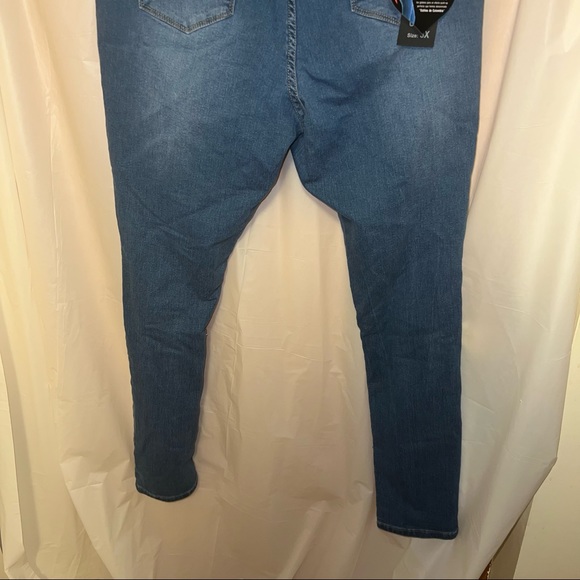 Brand New Dream Butt Jeans - Picture 4 of 8